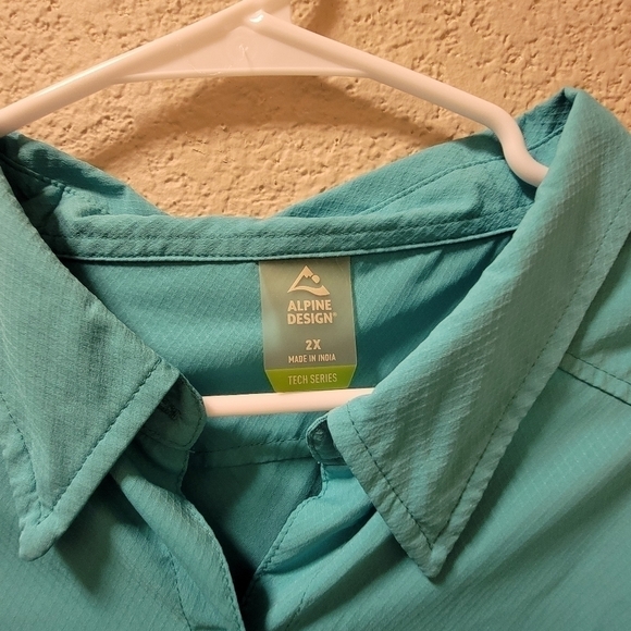 Alpine Design lightweight tech series, long sleeve button down. - Picture 2 of 5